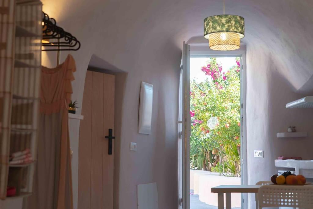 Bird Nest-Santorini Cave Houses Fira  Bagian luar foto